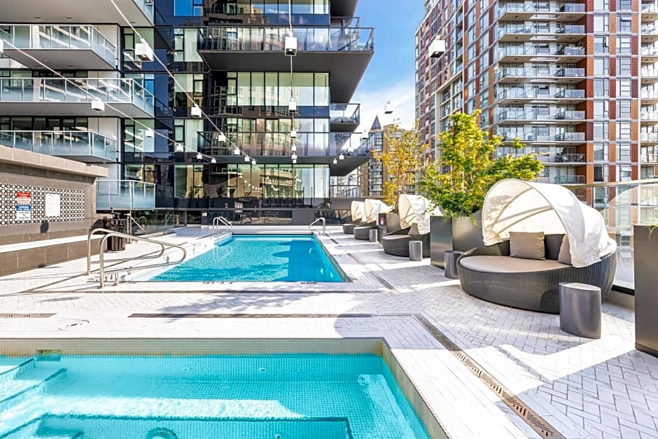 Level Downtown - Howe