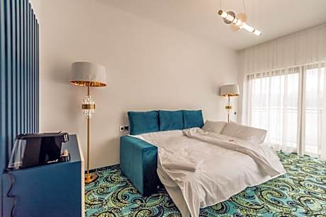 Suite with Lake View