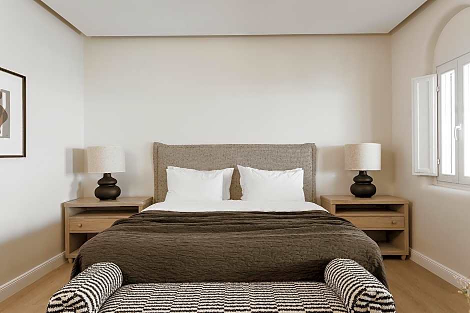 NĒRO Suites by NOMÉE Hospitality Group