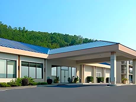 Howard Johnson Hotel & Conference Center by Wyndham Salem