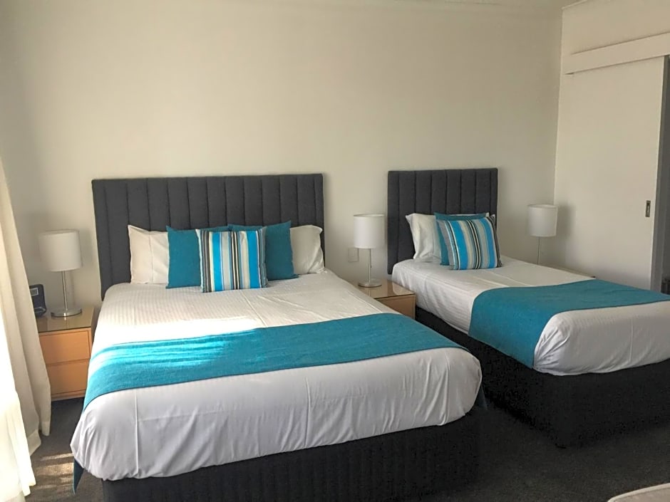 Ensenada Motor Inn and Suites