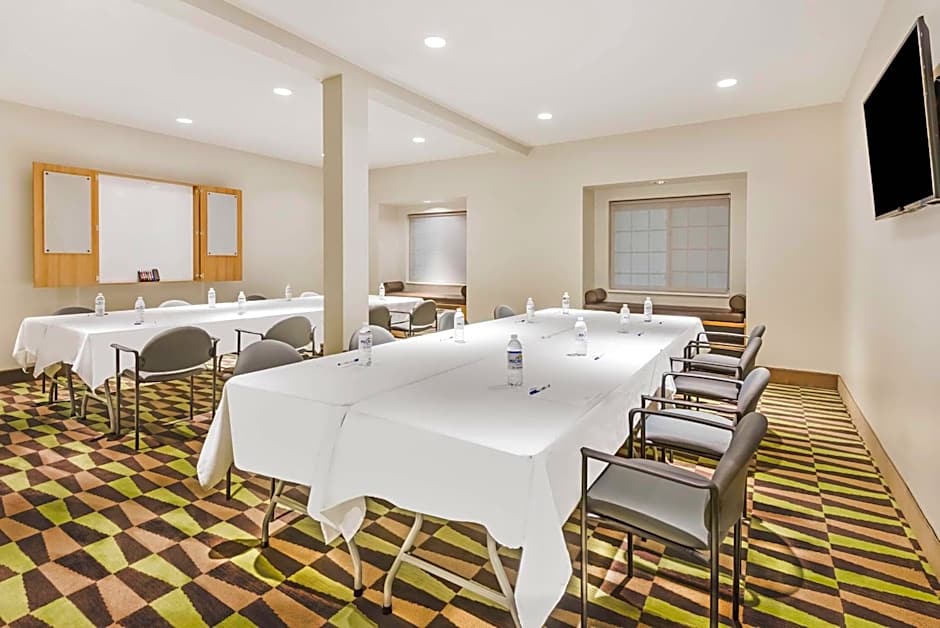 Microtel Inn & Suites by Wyndham Beaver Falls