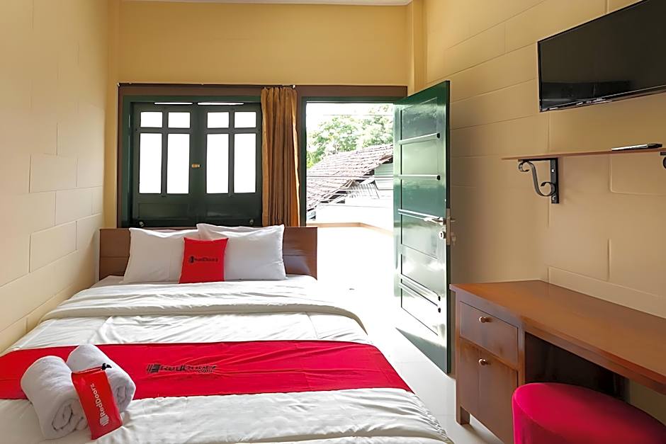 RedDoorz Syariah near Titik Nol Yogyakarta