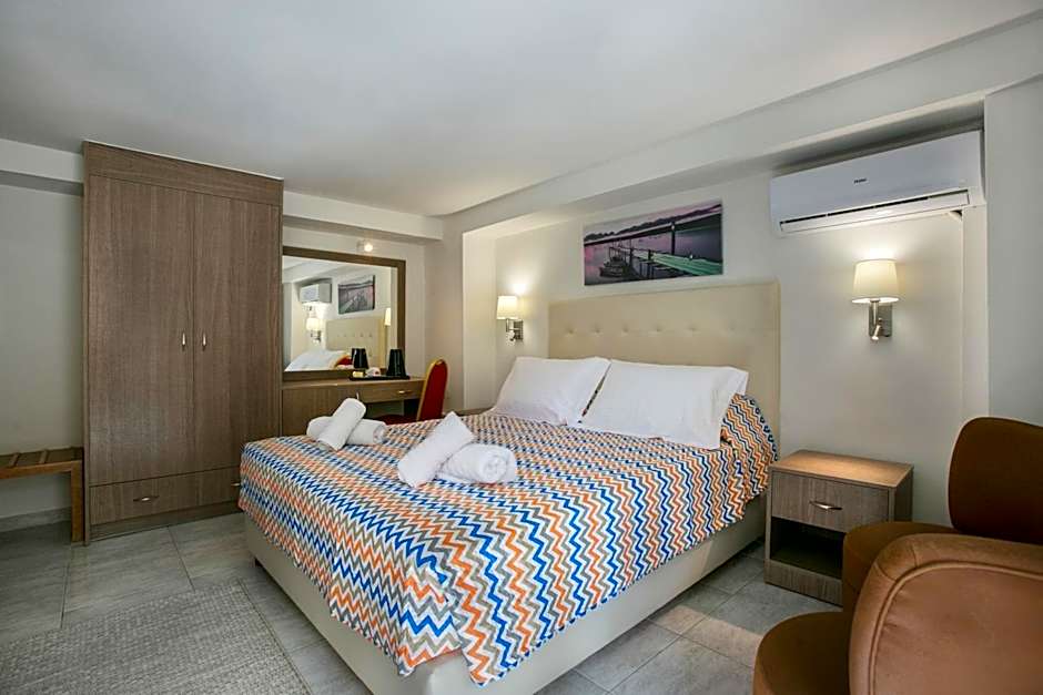 City Life Port Hotel