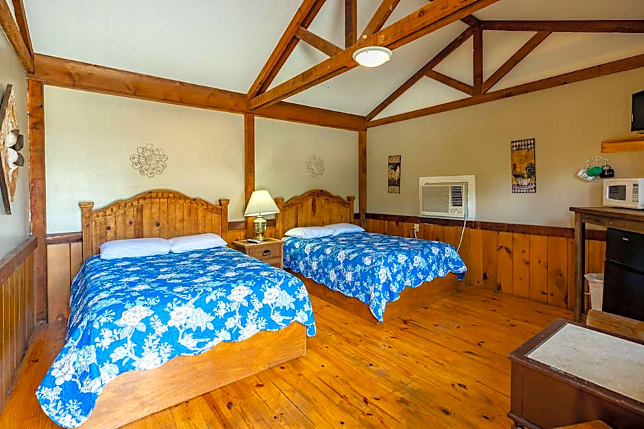The Historic Leakey Inn