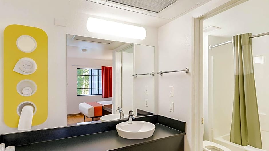 Motel 6-Carlsbad, CA Beach