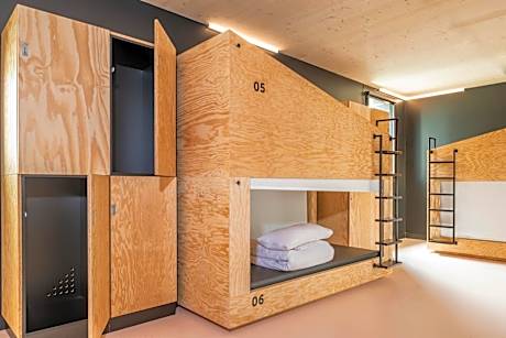 Private Bedroom for 12 people with shared bathroom