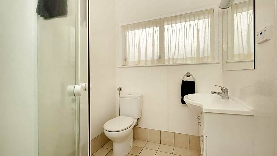 Hananui Lodge and Apartments