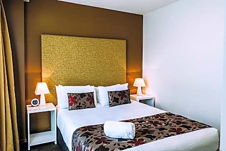 Premier One-Bedroom Apartment