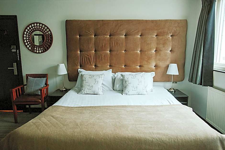 Sinclair's Bar, Lounge & Rooms