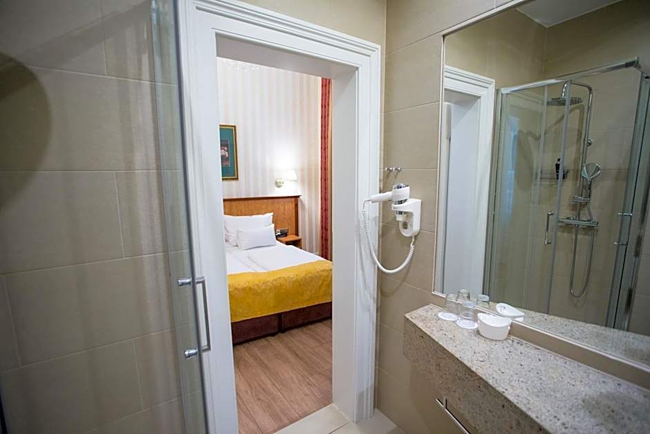 Pension Opera Suites I Self Check In