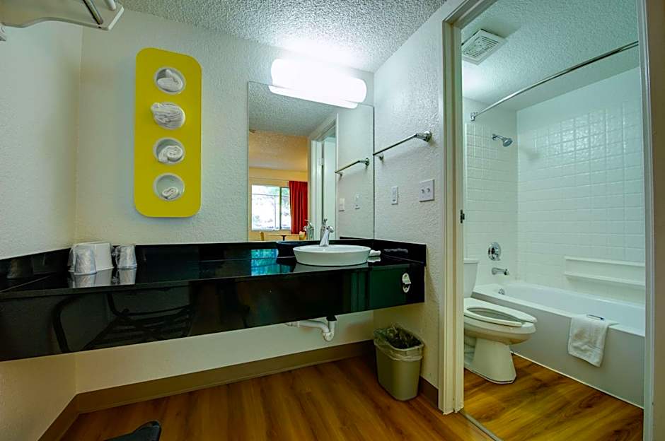 Motel 6-Seattle, WA - Airport