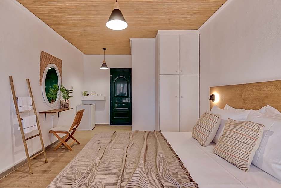 Santa Maroma Rooms & Houses