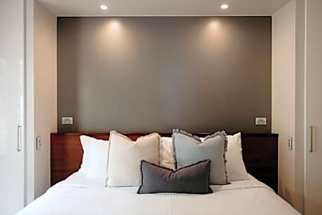 Garden Spa - Two-Bedroom Villa with Hot Tub