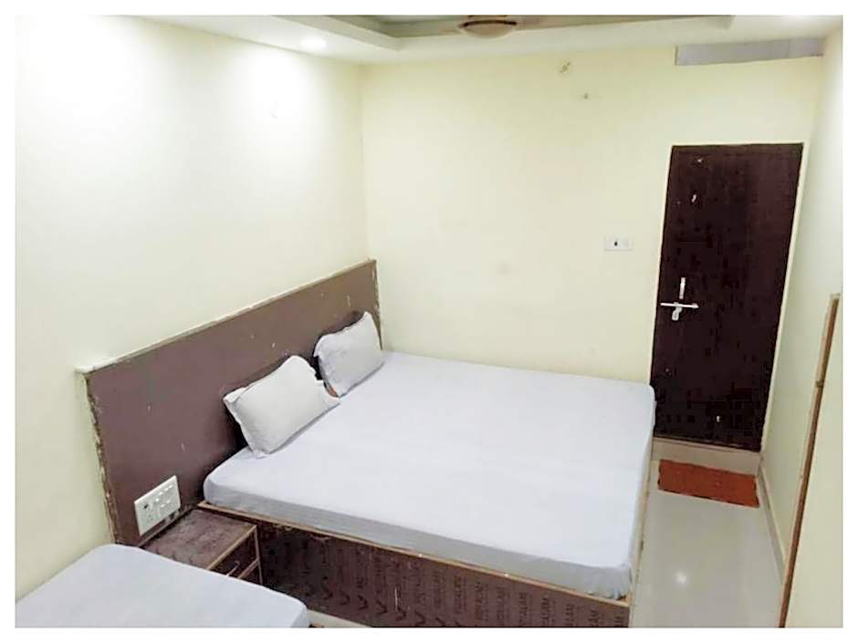 Goroomgo Swastik Guest House Near Kashi Vishwanath Temple Varanasi