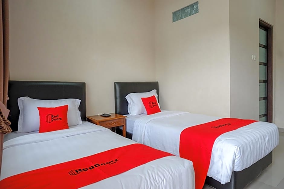 RedDoorz @ Jalan Majapahit Semarang