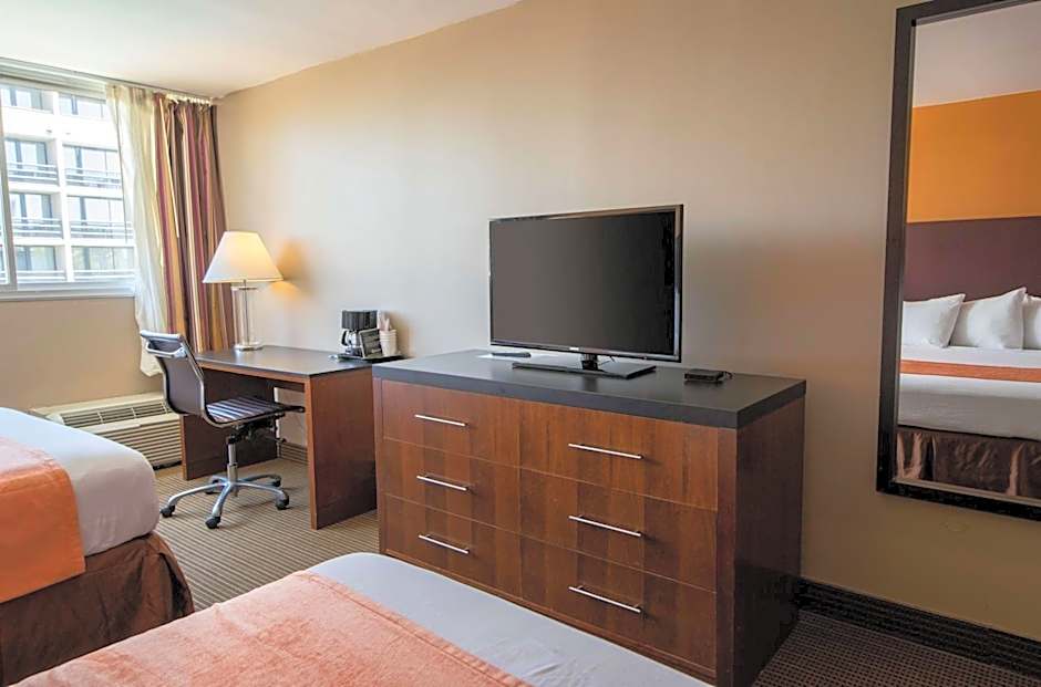 Howard Johnson Hotel&Conf Cntr by Wyndham Fullerton/Anaheim