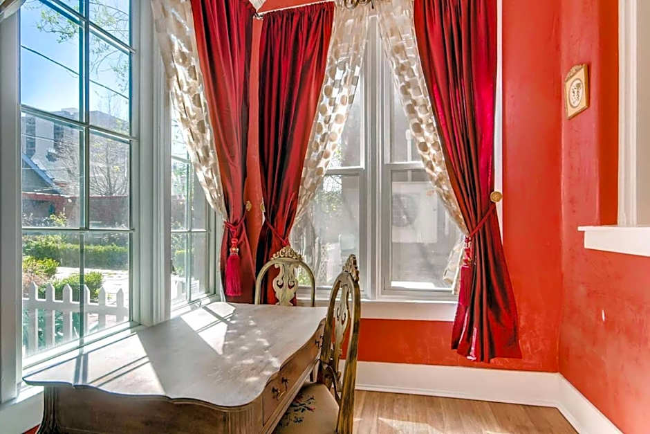 The Holiday Chalet Victorian