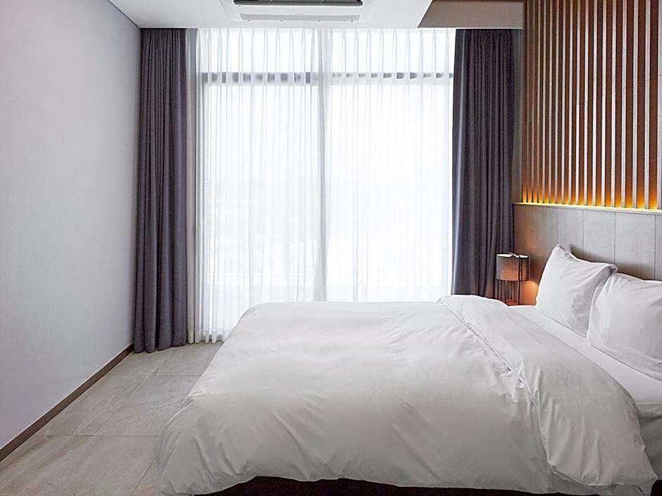 AM Hotel