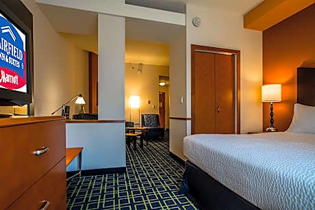 Studio Accessible King Size Bed