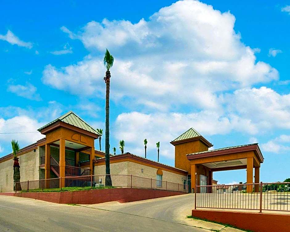 Econo Lodge Inn & Suites Eagle Pass