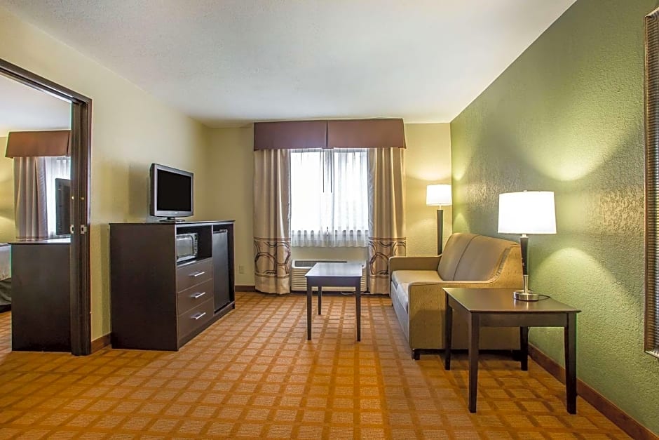 Quality Inn & Suites Marinette