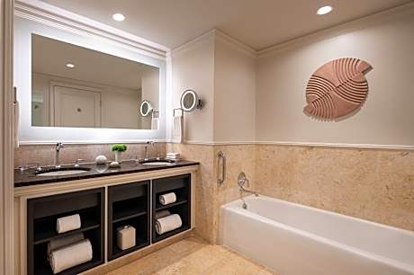 Suite, 1 Bedroom, Non Smoking, Ocean View (1 King Bed and 1 Double Sofa Bed)