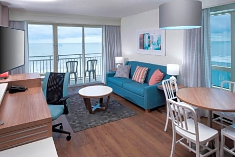 One-Bedroom Queen Suite - Oceanfront
