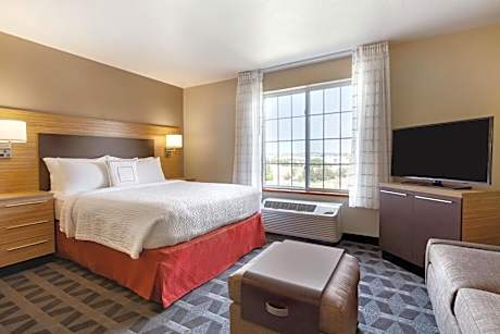 Queen Studio with Sofa Bed - Hearing Accessible