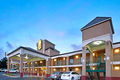 Super 8 by Wyndham Pearl/Jackson/East