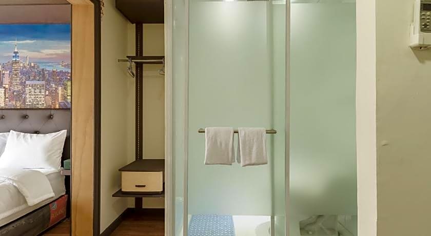 RedDoorz Plus @ Pondok Labu