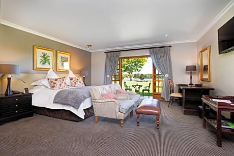 Room, 1 King Bed with Sofa bed, Lake View (Balcony) (1 King Bed and 1 Double Sofa Bed)