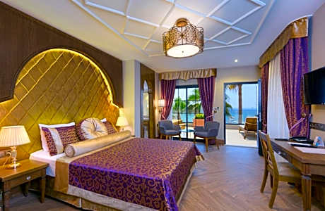Deluxe Suite with Sea View