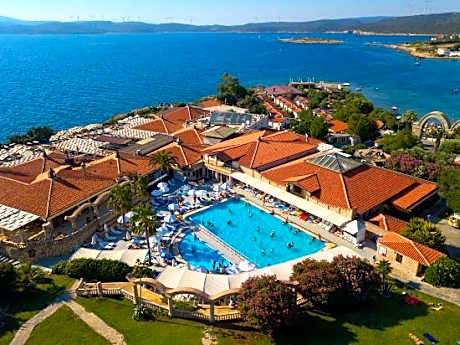 Maya Bistro Hotel & Beach