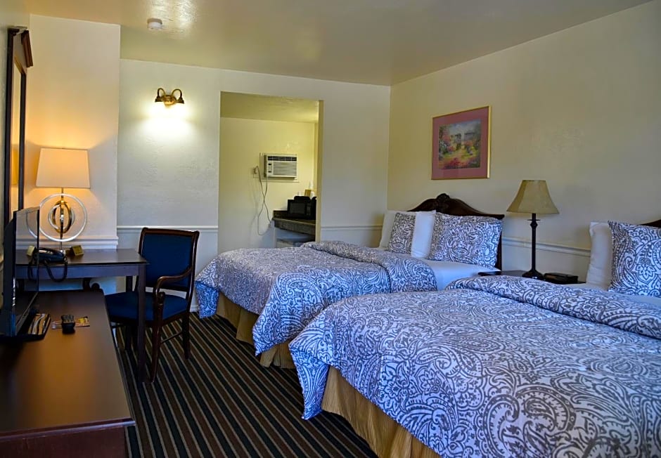 Monterey Pines Inn