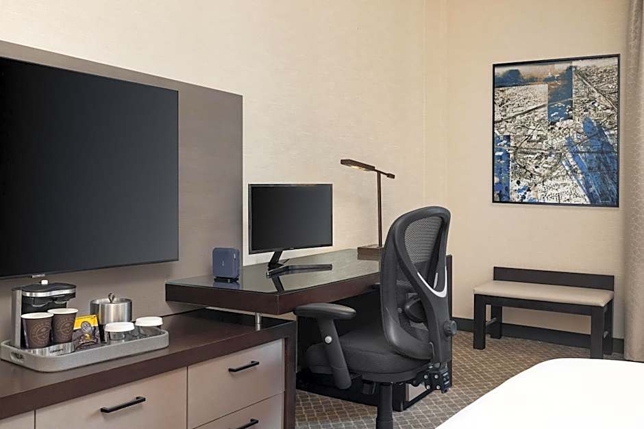 DoubleTree by Hilton McLean Tysons