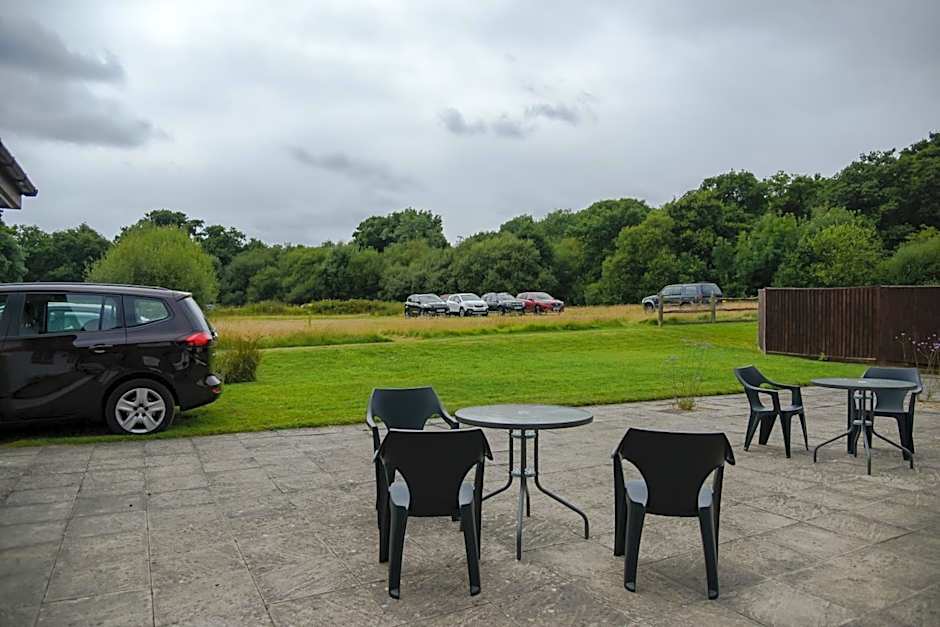 Little Foxes Hotel & Gatwick Airport Parking