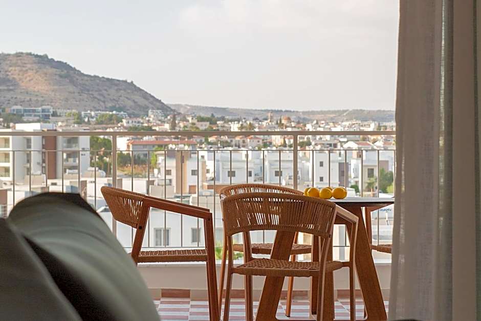 Larnaca LIV & CO Suites