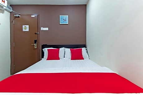 Super OYO 326 Tc Hotel