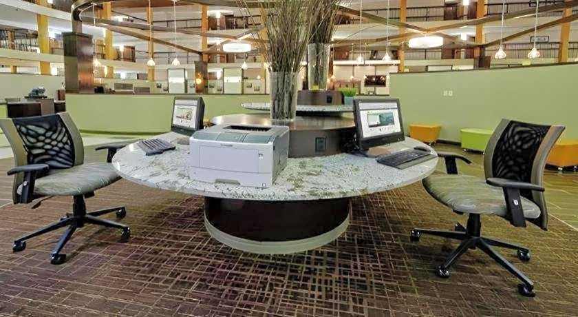 Clarion Hotel & Suites Conference Center Memphis Airport