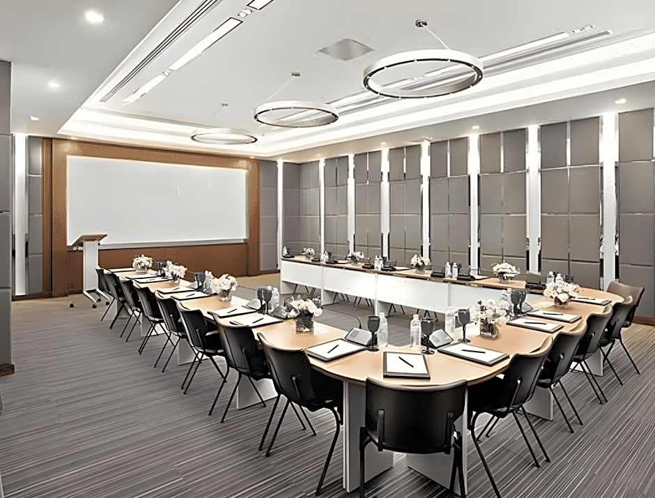 Centre Point Sukhumvit Soi 10