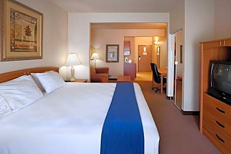 1 King Bed Suite