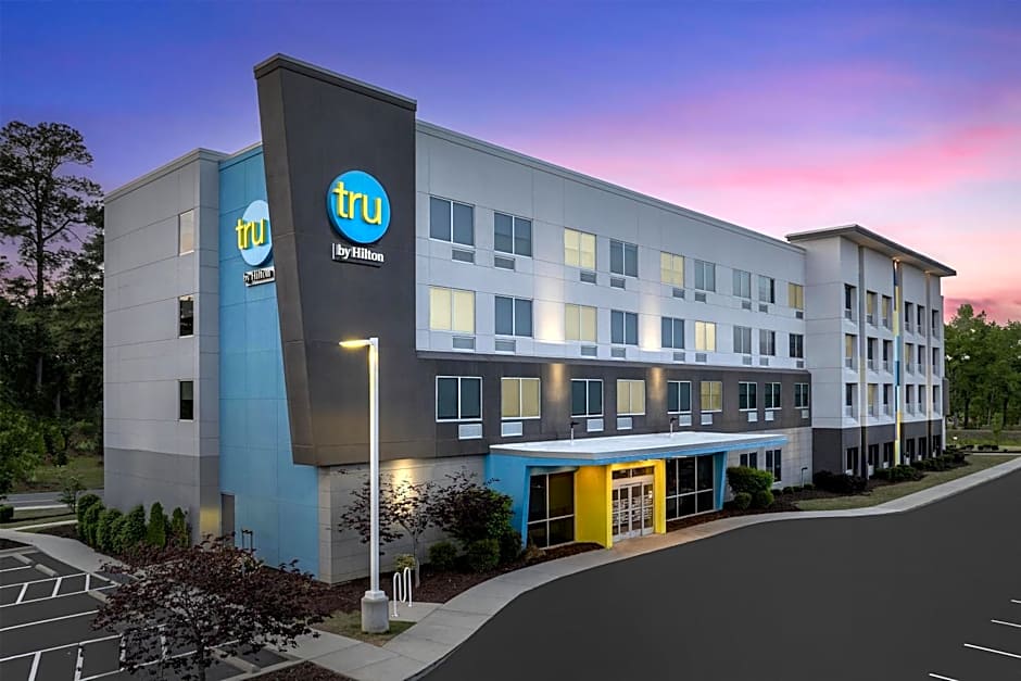 Tru by Hilton Fayetteville I-95