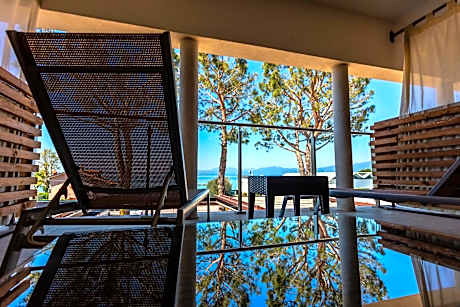 Superior Triple Room with Terrace and Lake View