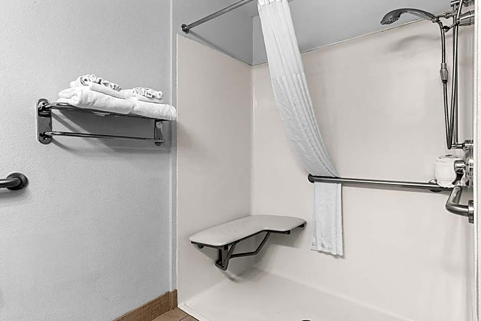 Comfort Inn & Suites near Tinley Park Amphitheater