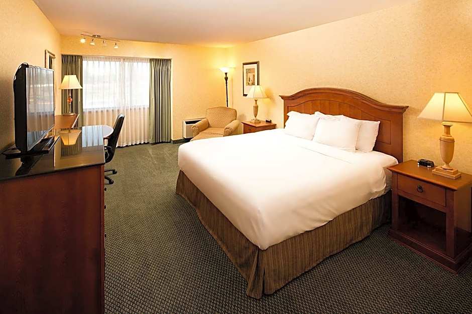Red Lion Hotel Columbia Center