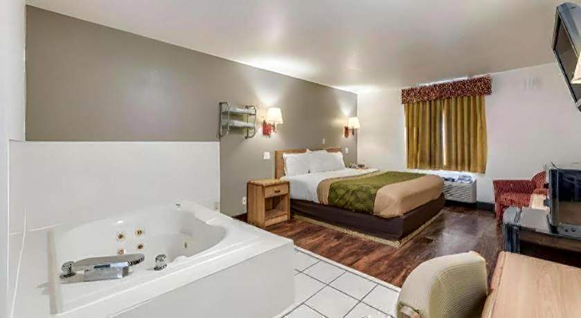 Econo Lodge Truman Inn
