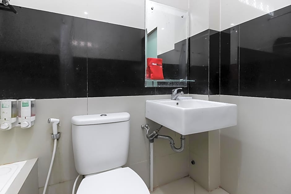 RedDoorz Plus @ Tuparev Cirebon