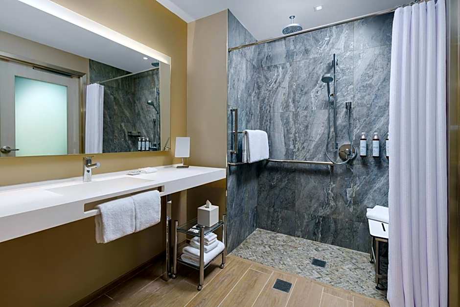 AC Hotel by Marriott Naples 5th Avenue