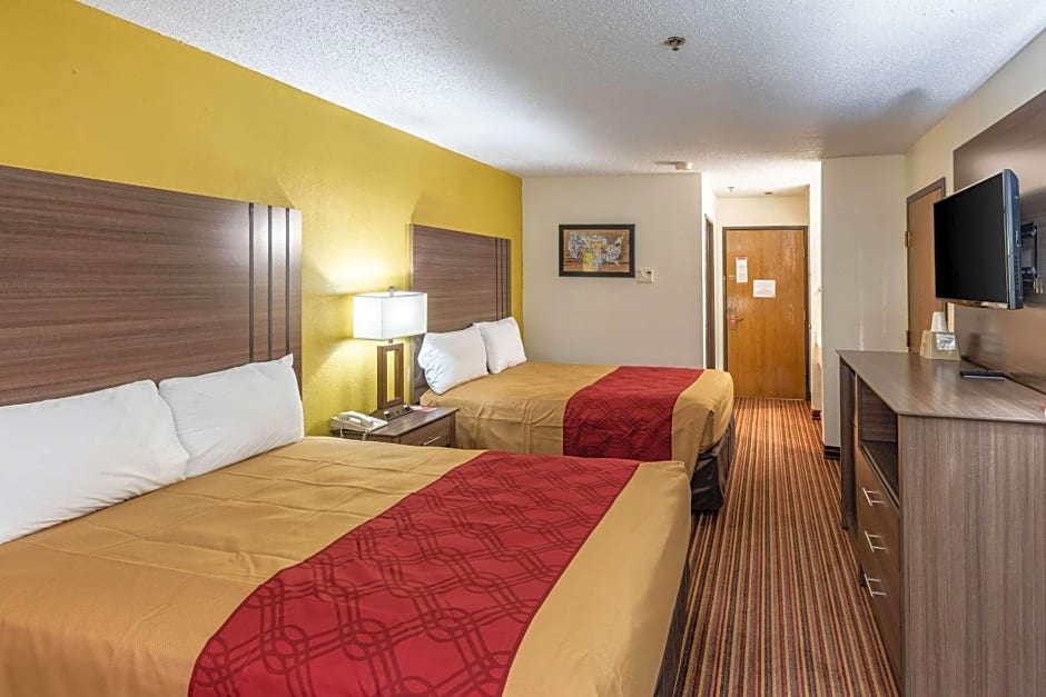 Econo Lodge Inn & Suites